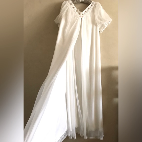 Vintage 1950s White Peignoir Set - Picture 13 of 14